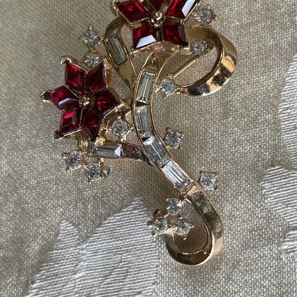 Intake RARE Trifari Brooch - Picture 2 of 6